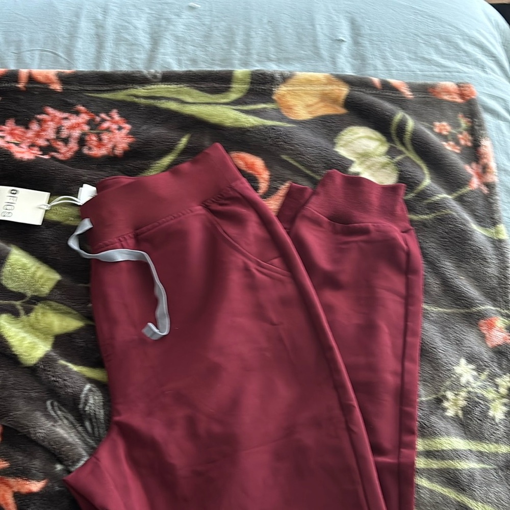 FIGS Medium Technical Collection Zamora Jogger Scrub Pants Burgundy. New. tall.